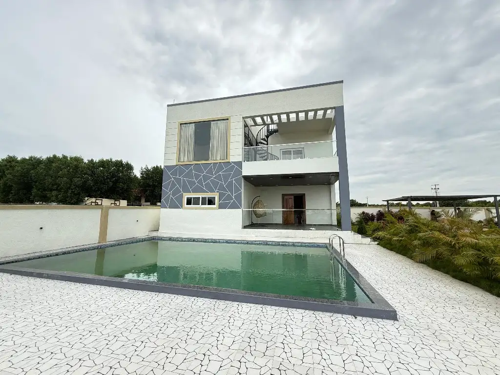 Private swimming pool at M farms, Yethbarpally, Moinabad