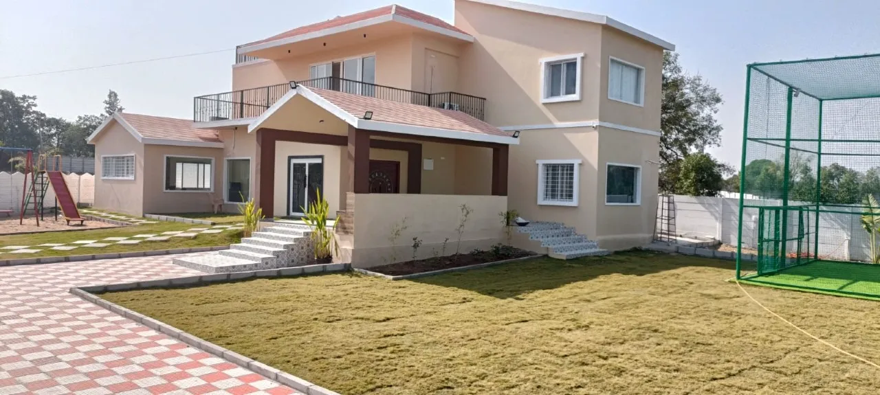 The farmhouse at Aura villa with Box Cricket, Tolkatta, Moinabad