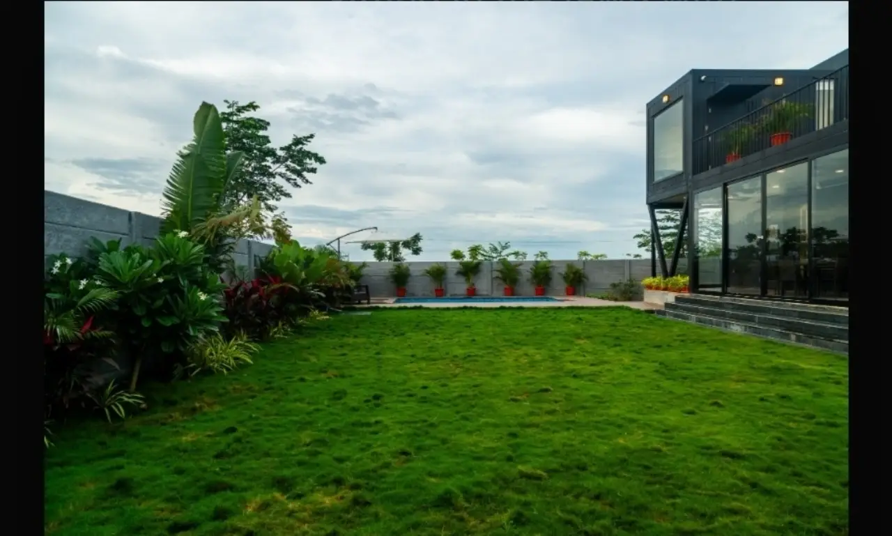 Lawn at Serenity By Uberois, Shankarpally