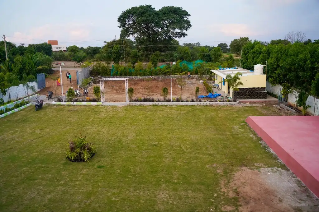 Lawn at Bindu Farmhouse, Amdapur, Moinabad