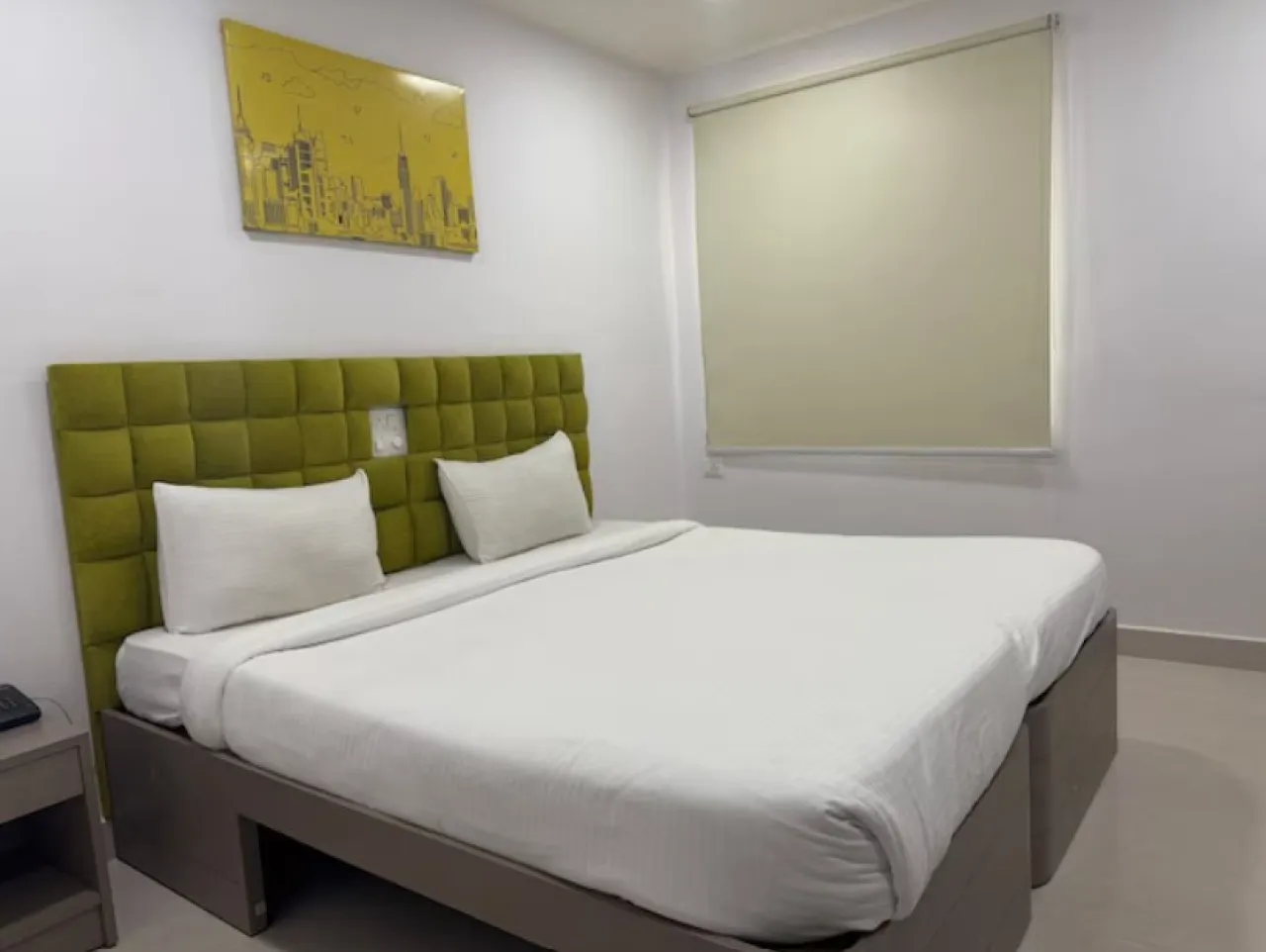 EXECUTIVE ROOM