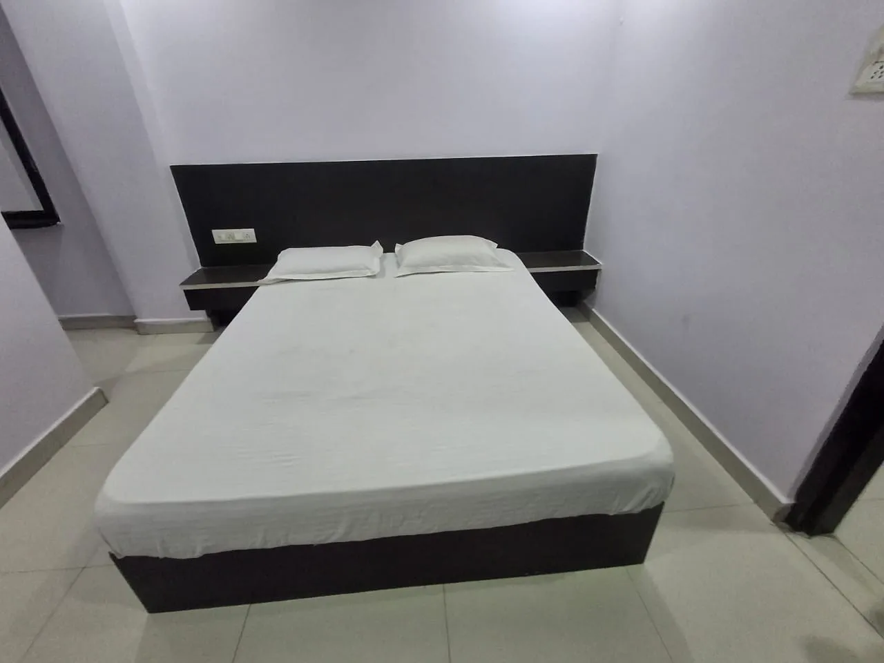 Deluxe Room / Non-Ac