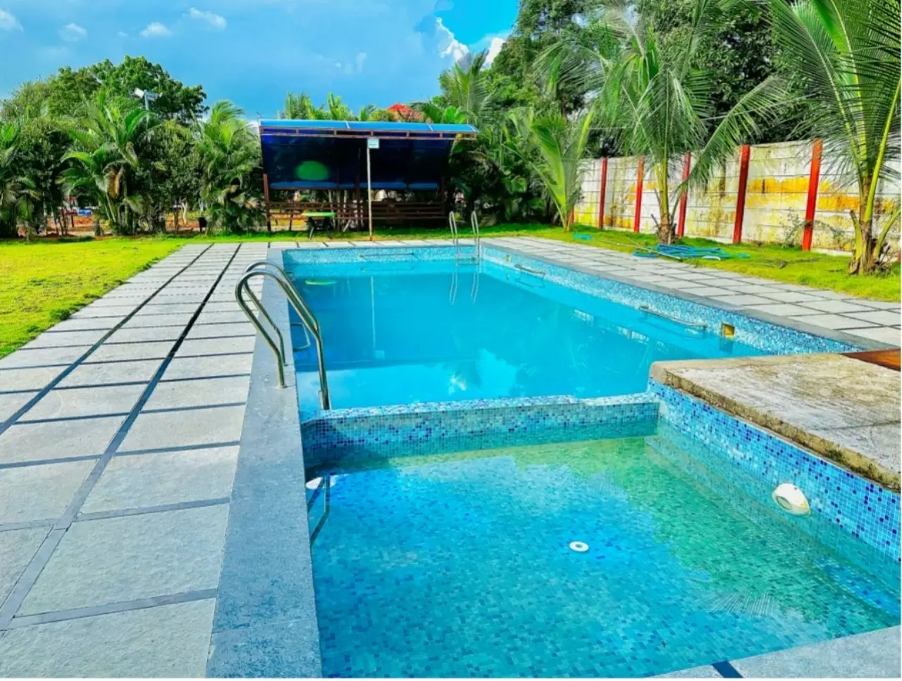 Private swimming pool at NS Luxe Retreat, Yethbarpally, Moinabad