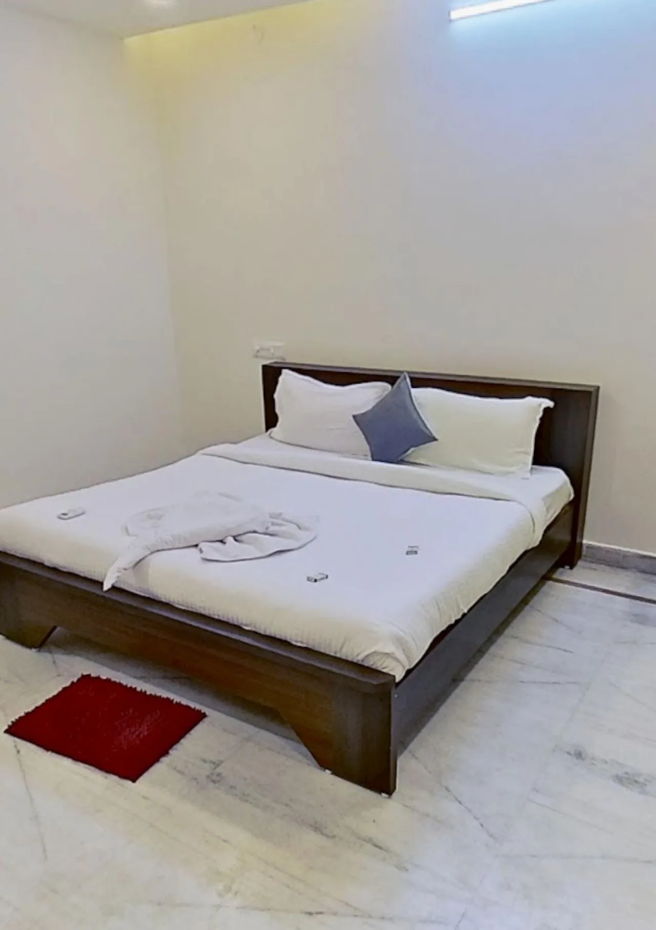 Deluxe Non Ac