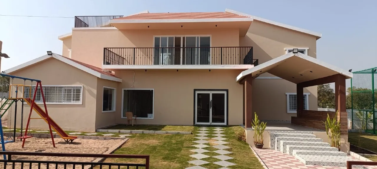 The farmhouse at Aura villa with Box Cricket, Tolkatta, Moinabad