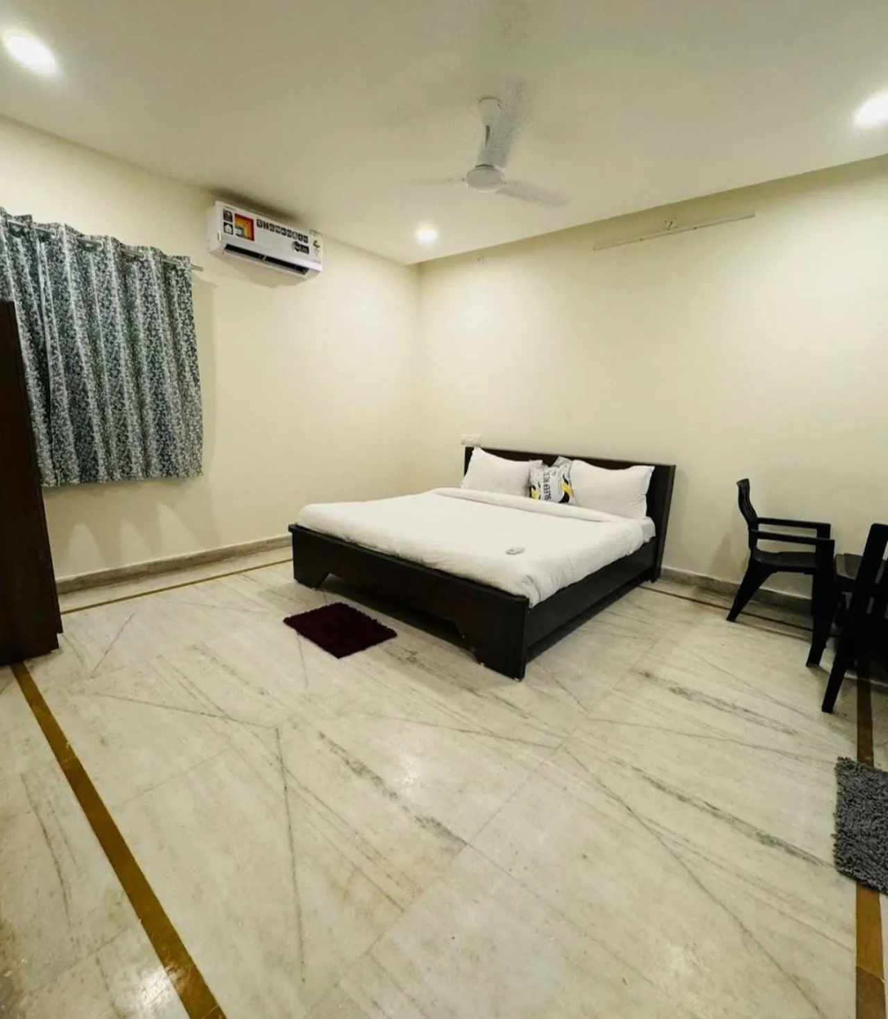 Deluxe Big Ac Room