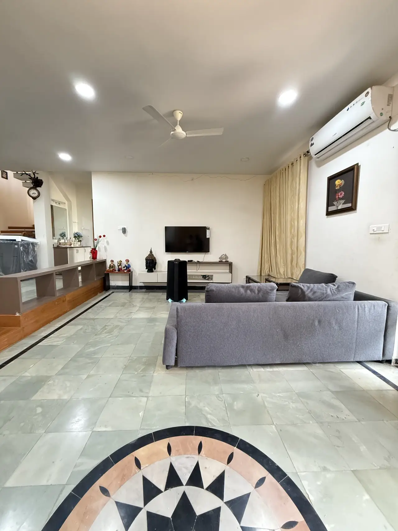 Living room at RG farmhouse, Aziz Nagar, Moinabad