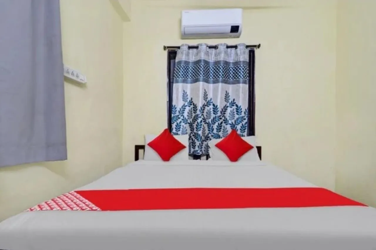 Deluxe AC Room